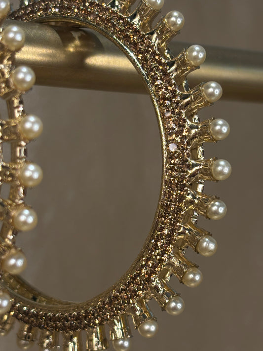 Yellow gold pearl kare