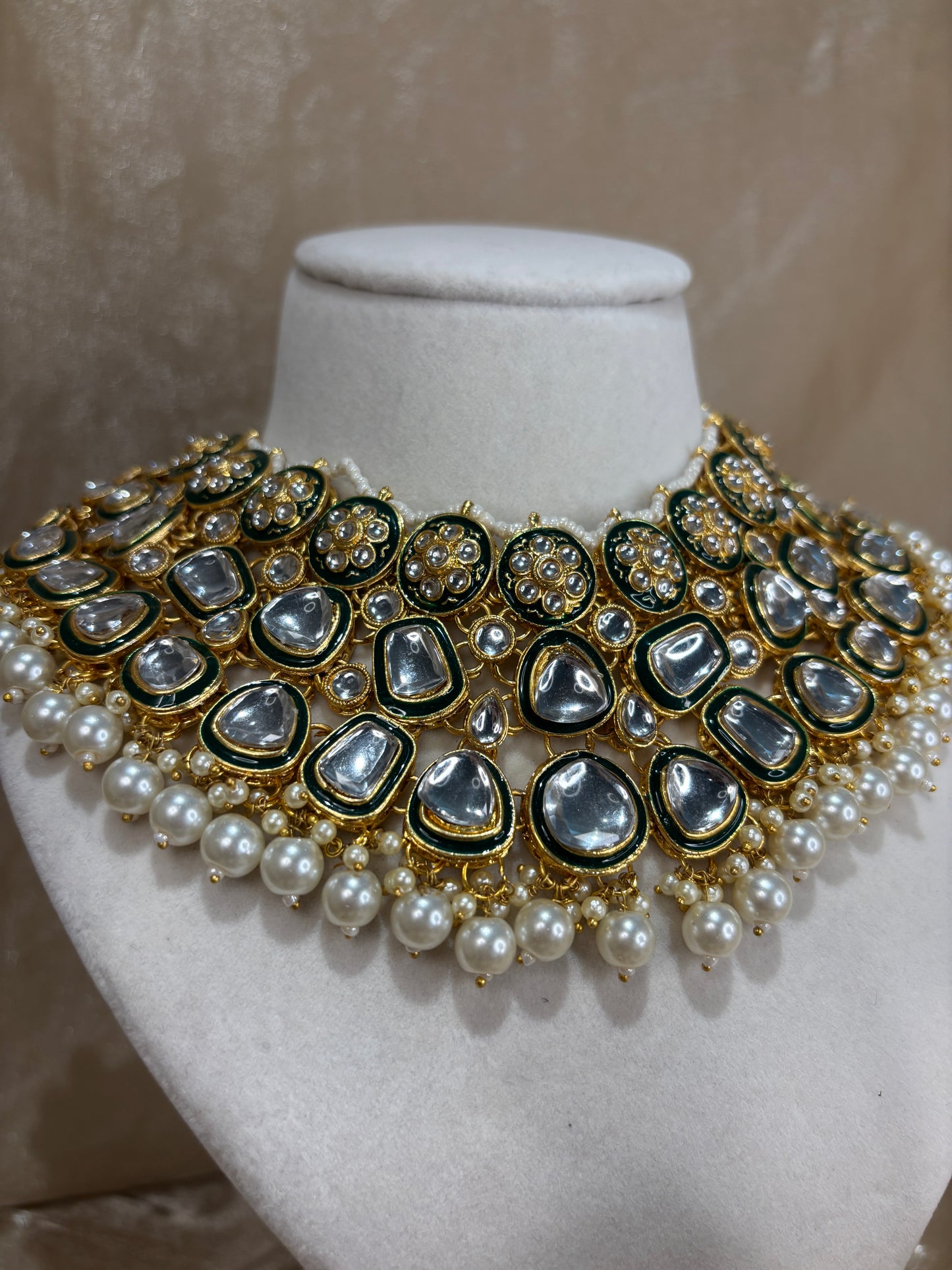 White uncut kundan statement necklace set