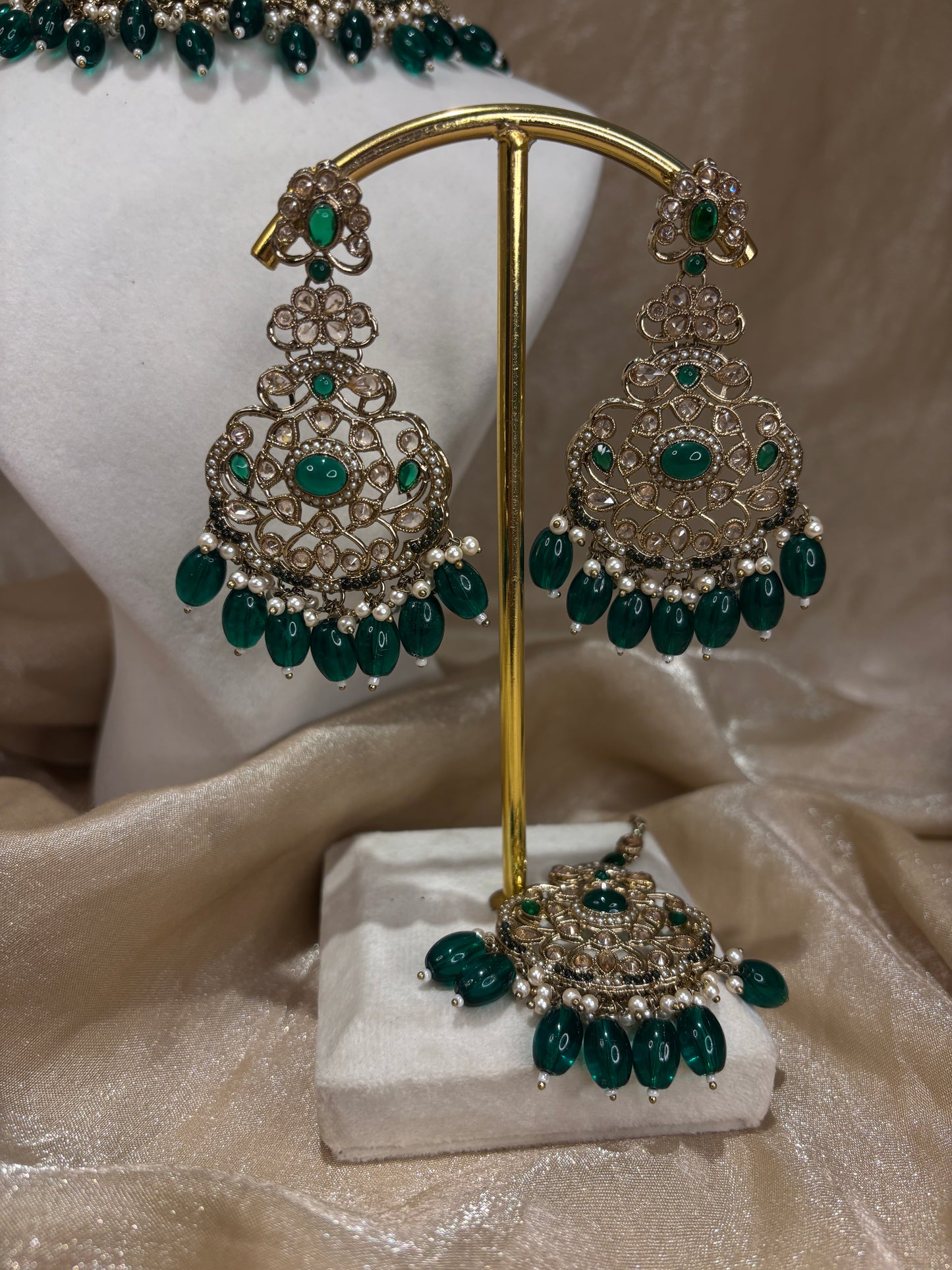 Emerald green choker set