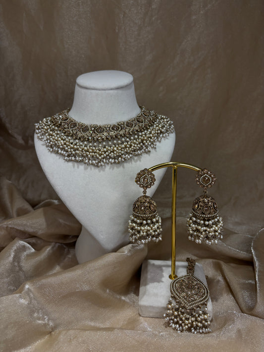 Heavy gold necklace set