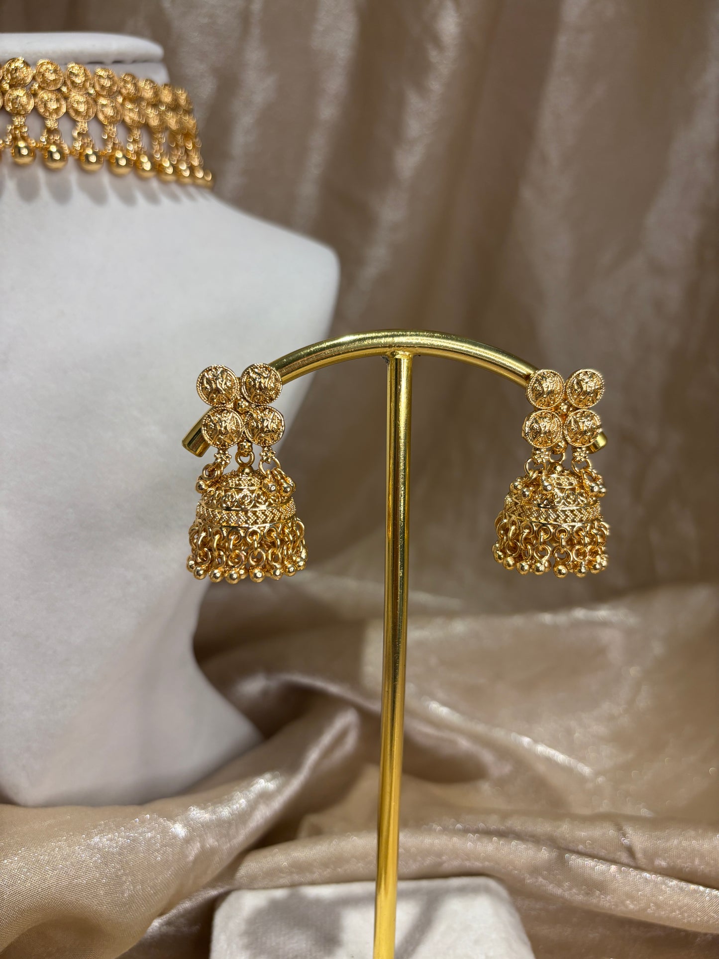 Gold-look choker set