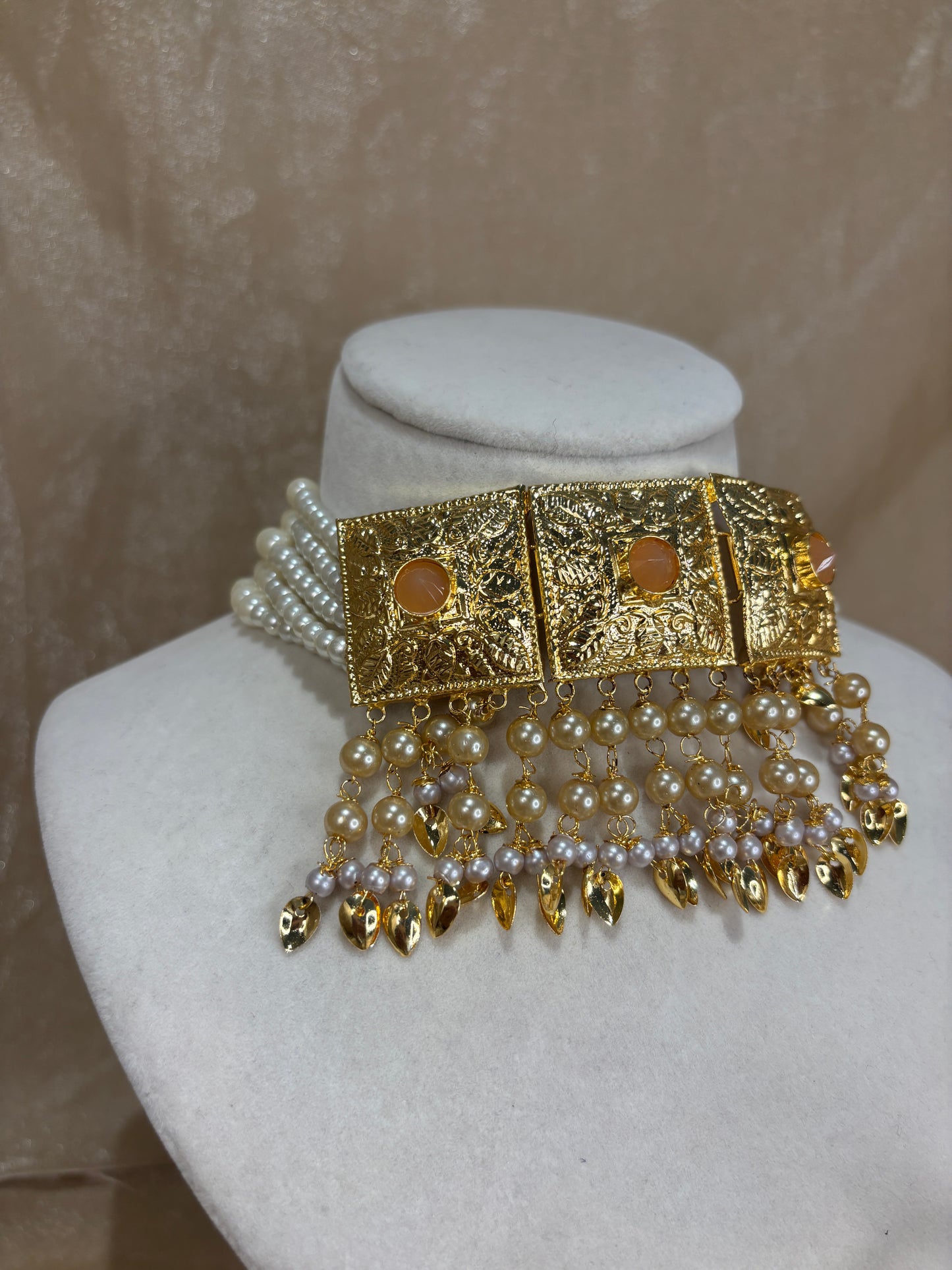 Light orange jadau choker set