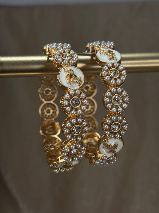 Yellow gold pearl kare