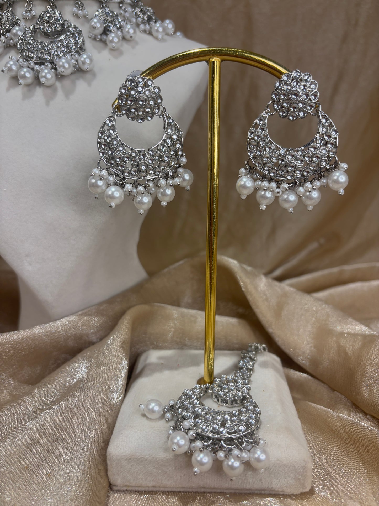 Silver choker set