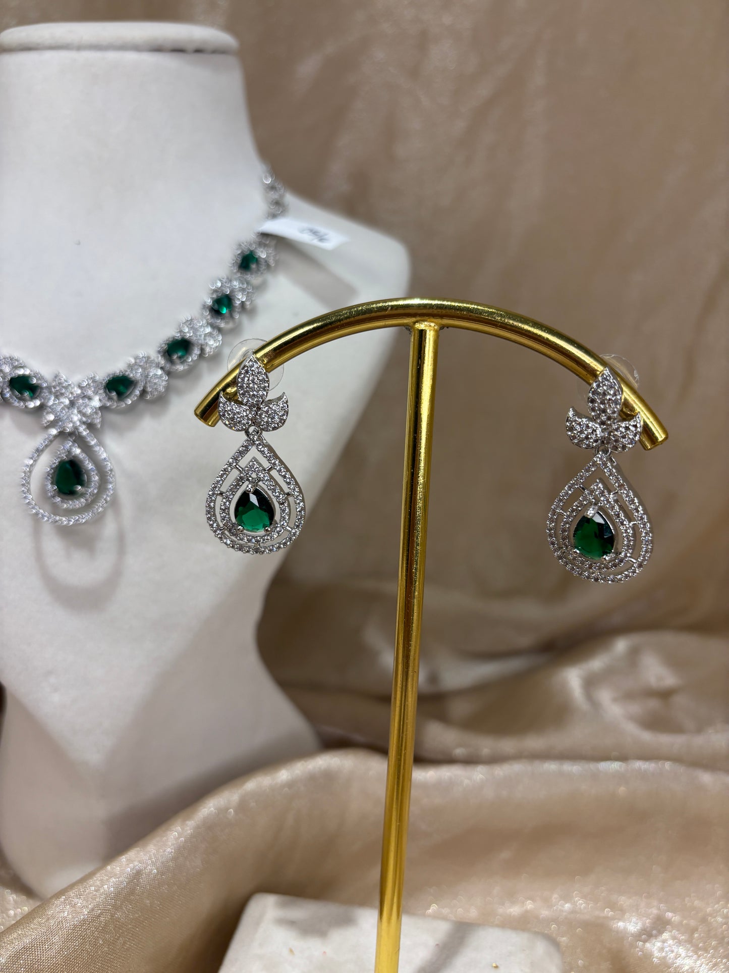 Emerald green necklace set