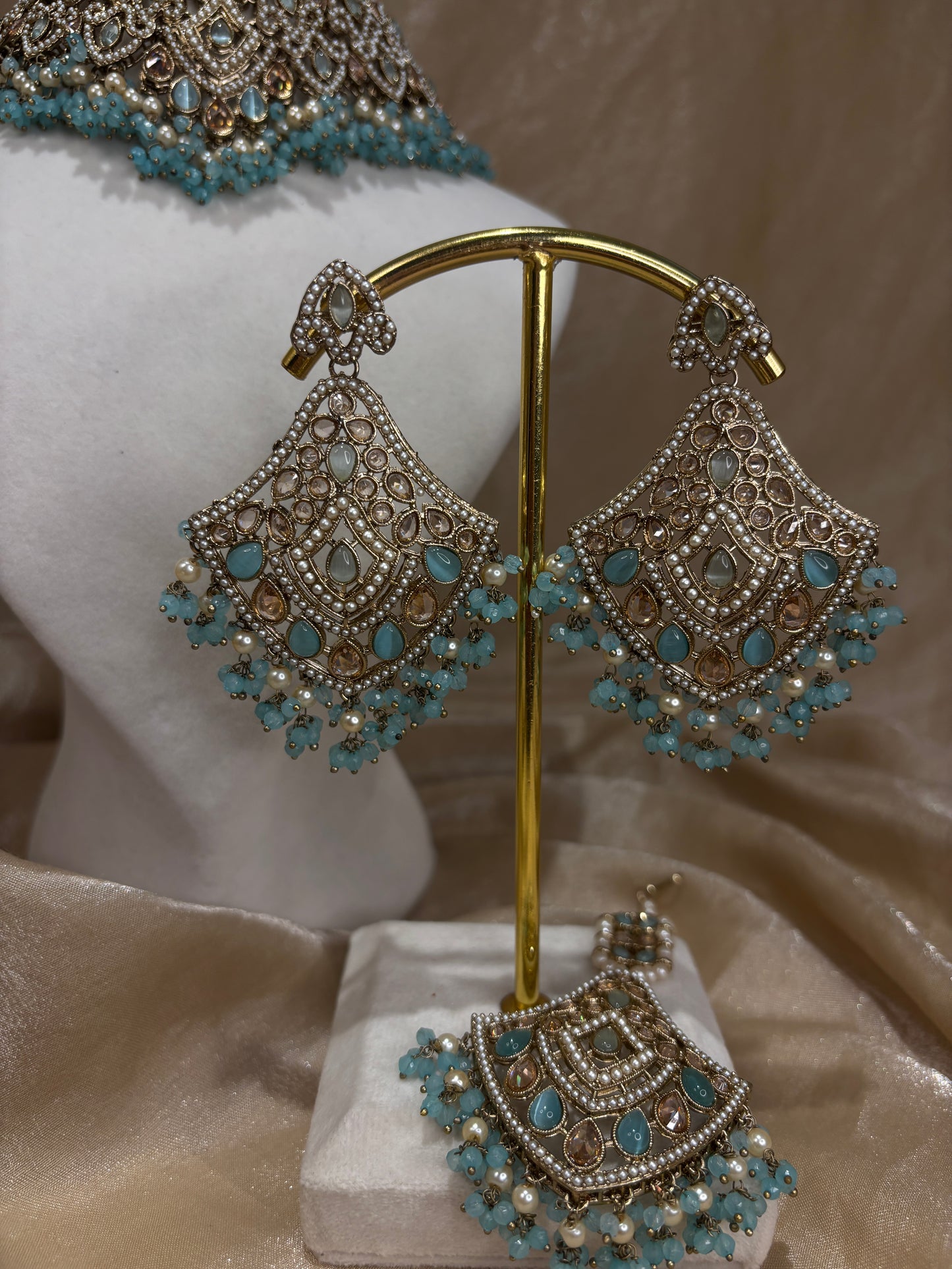 Heavy light blue choker set