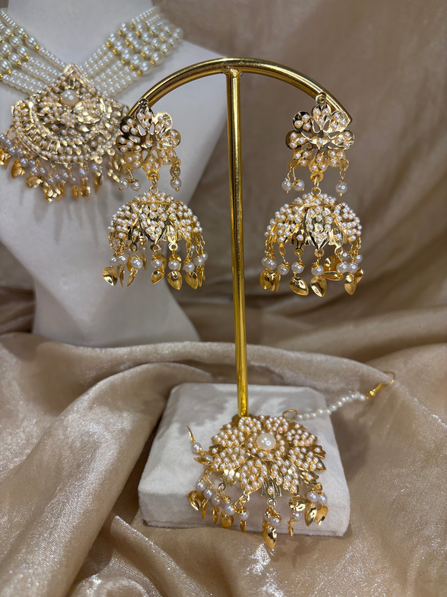 Gold jadau necklace set