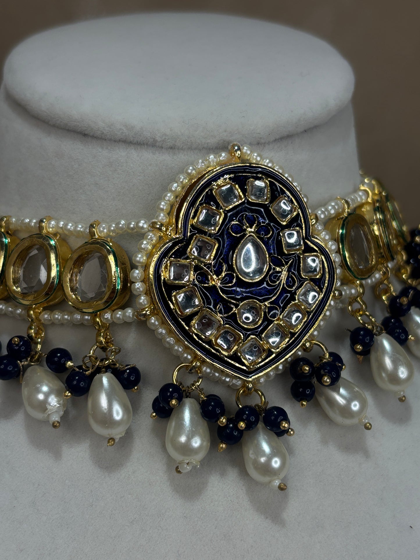 Black kundan choker set