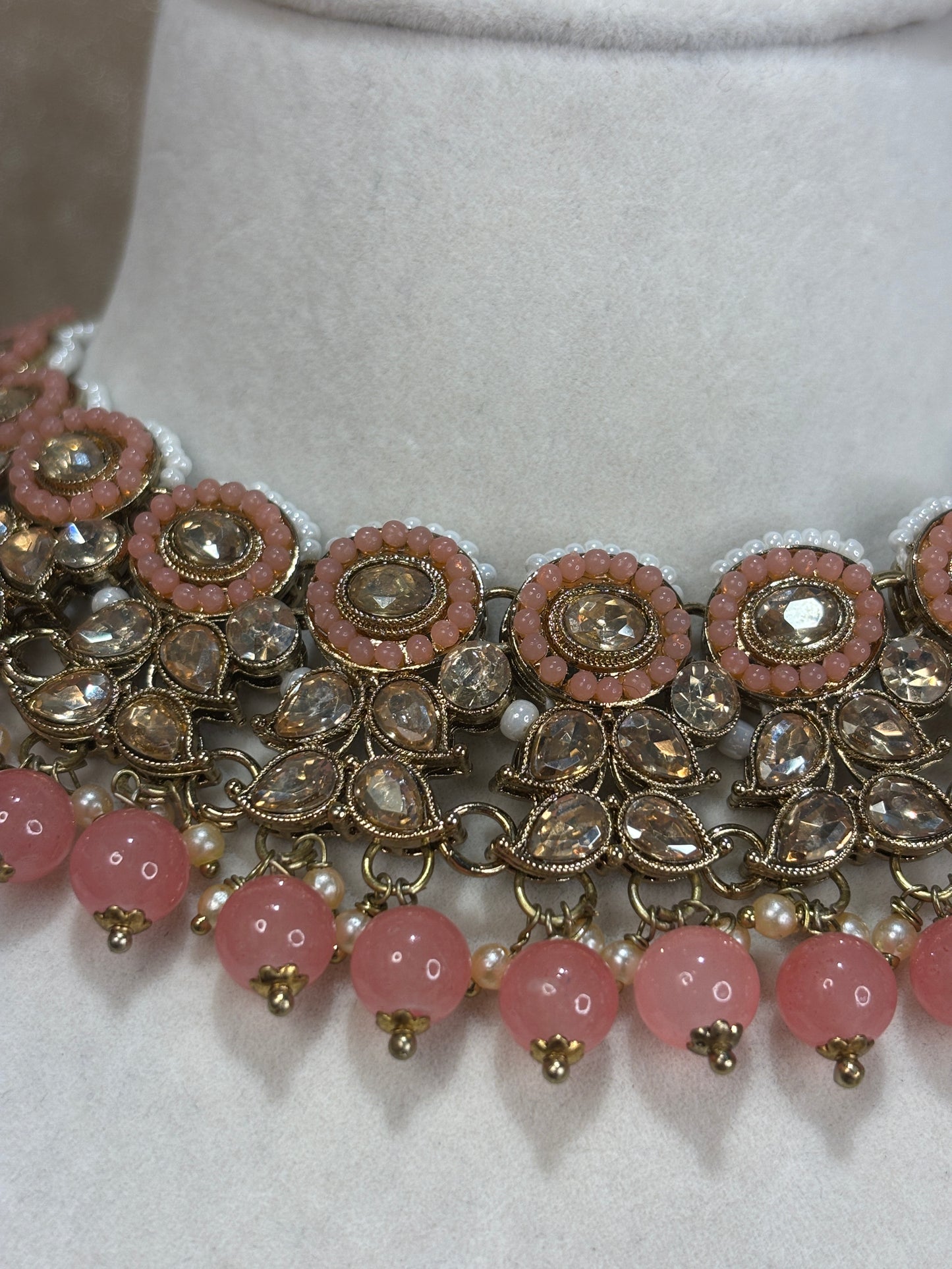 Peach/pink necklace set