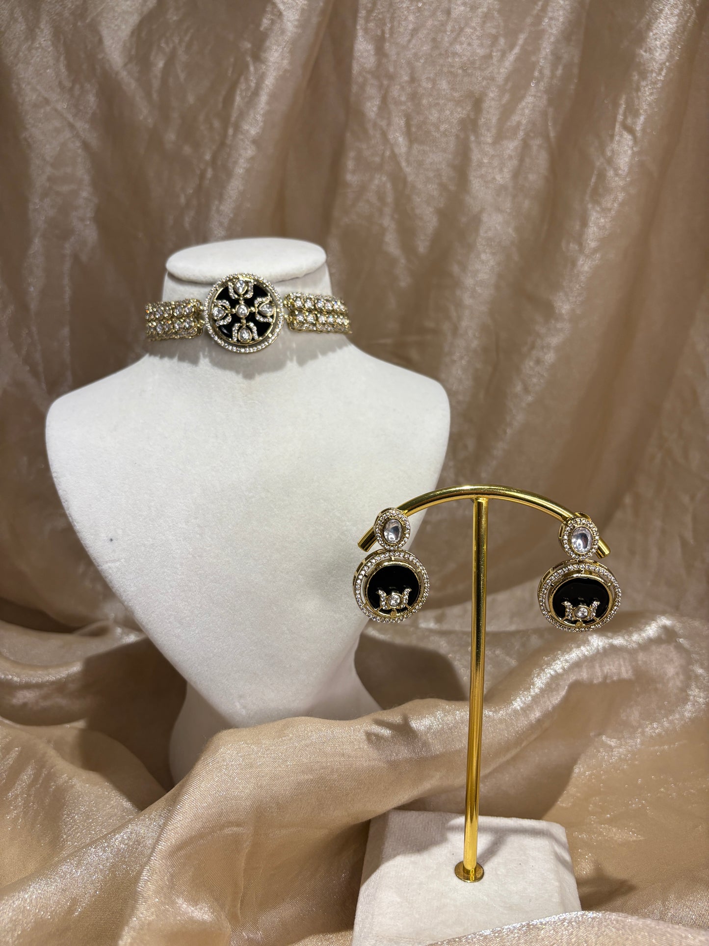 Black choker set