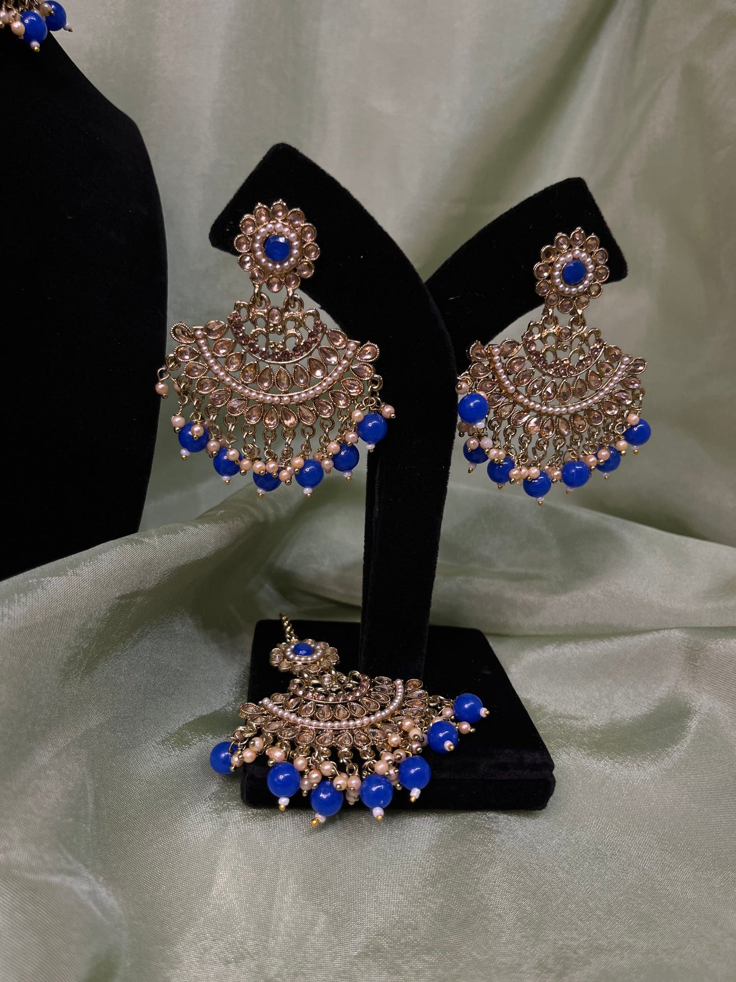 Royal blue choker set