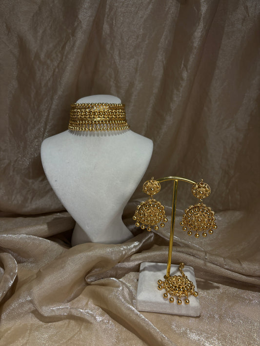 Gold-look choker set