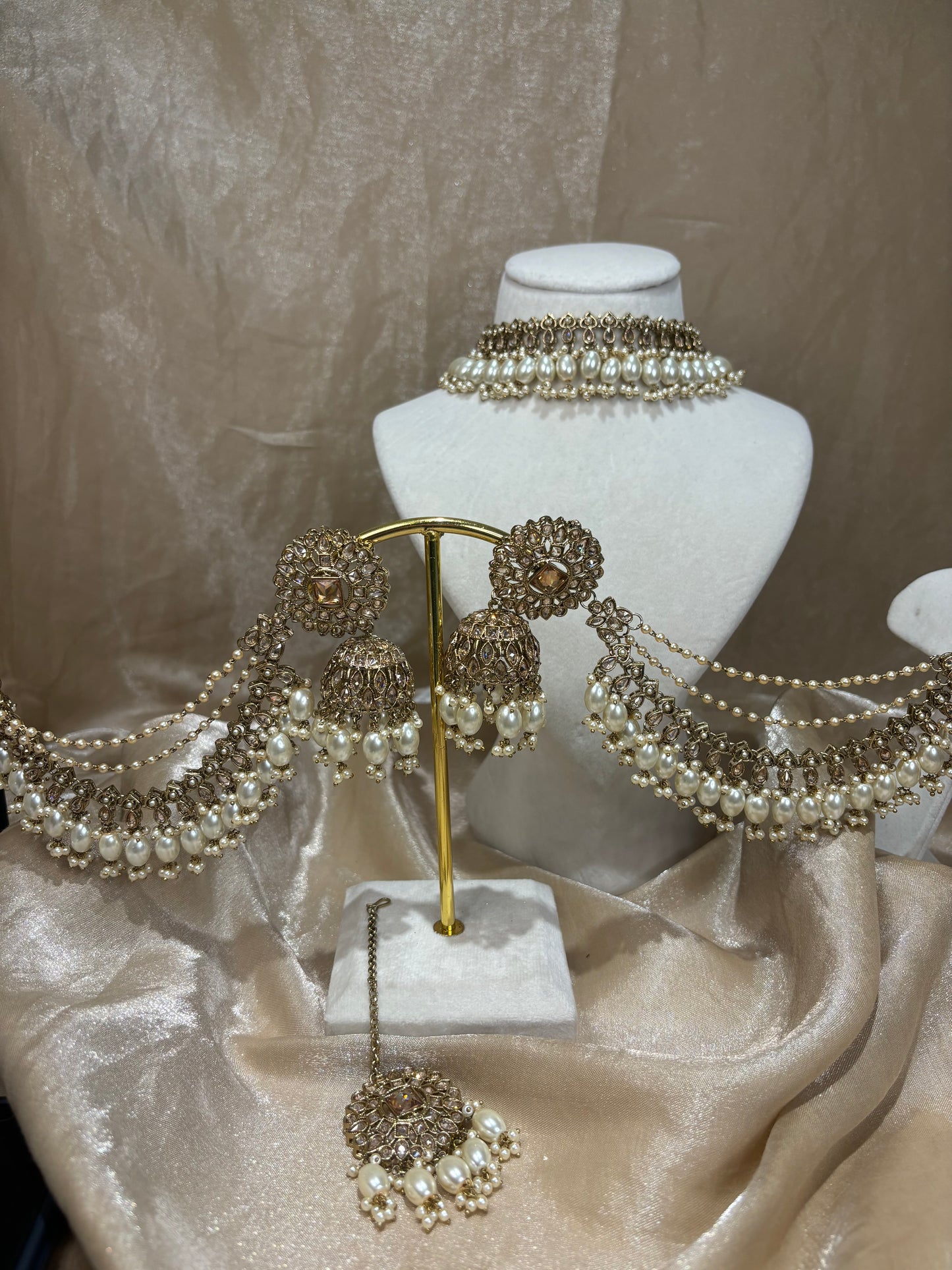 Gold necklace set