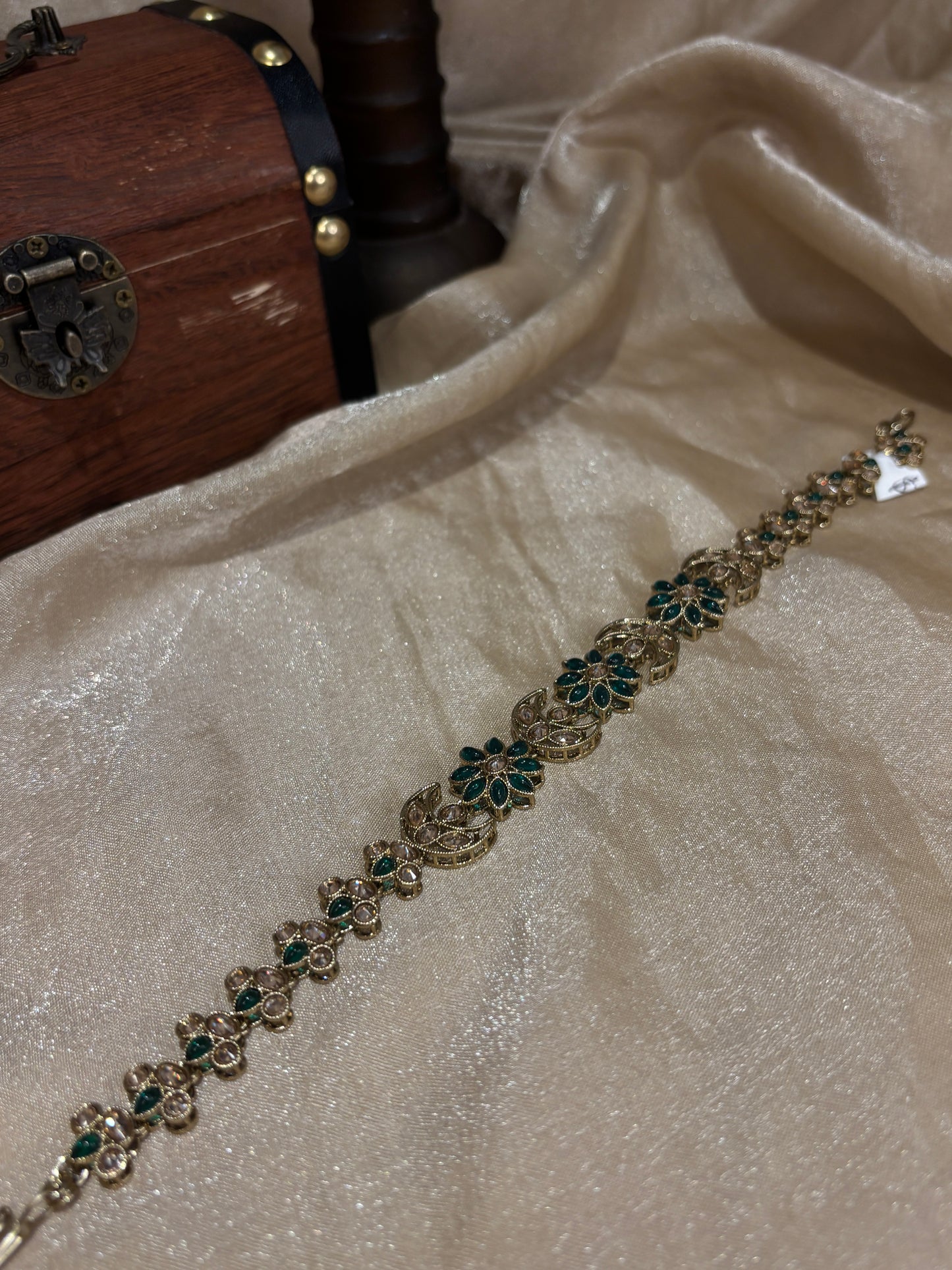 Emerald green matha Patti