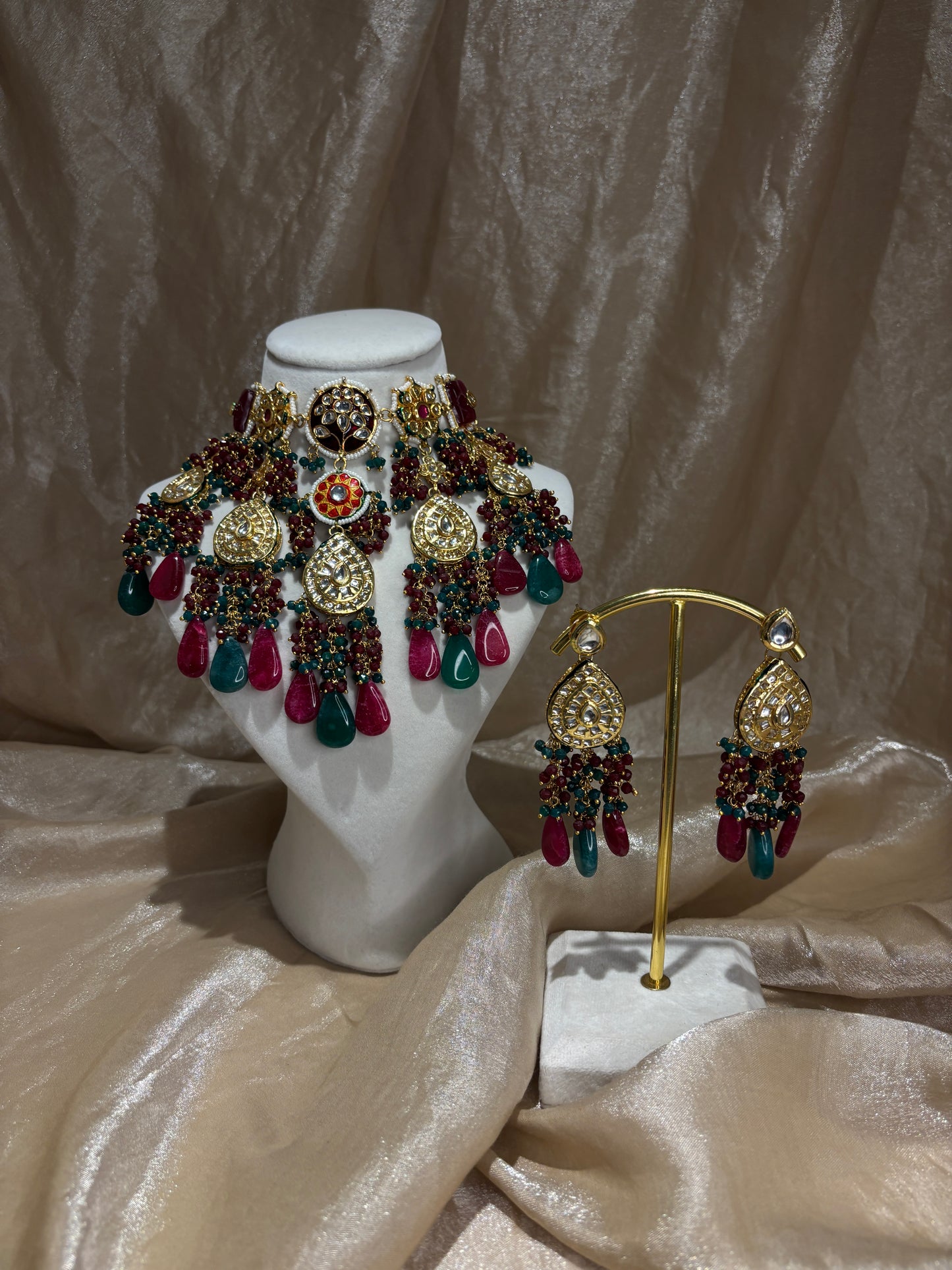 Maroon and green choker set