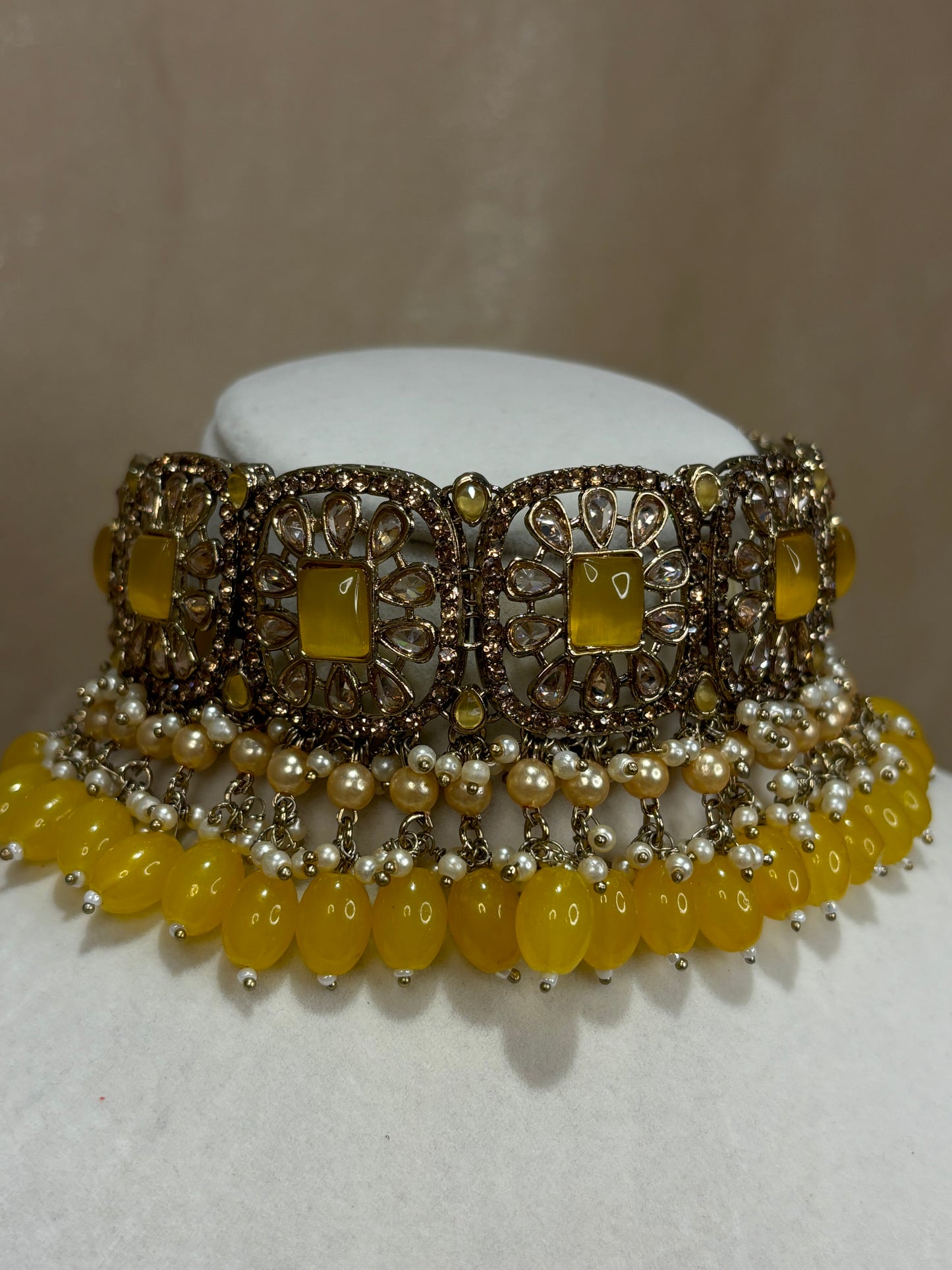 Yellow choker set