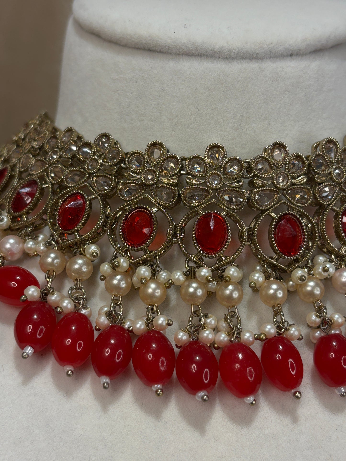 Red choker set