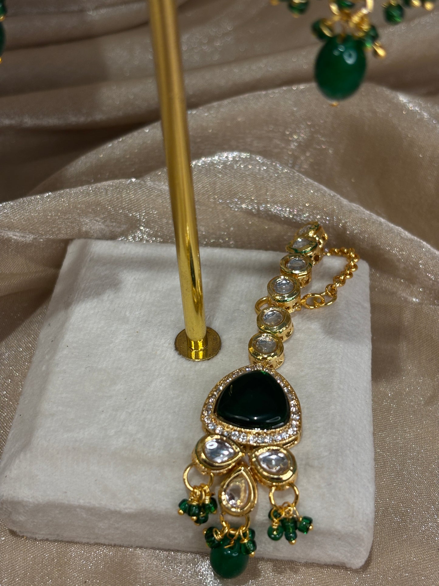 Emerald green Mona Lisa choker set