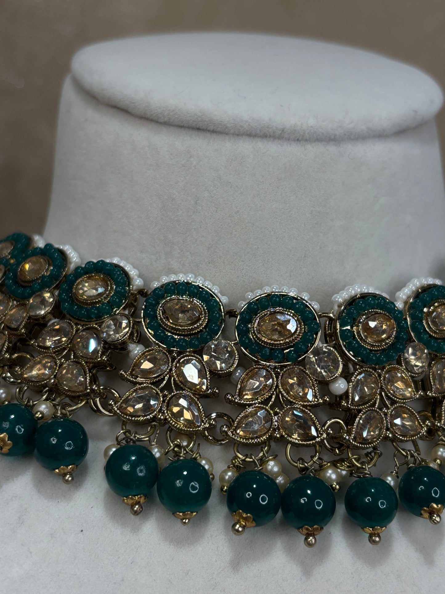 Emearld green necklace set
