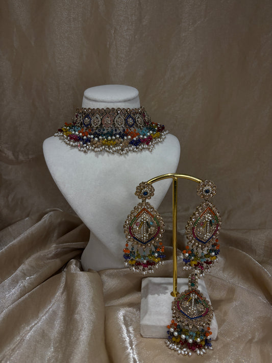 Multi-colour choker set