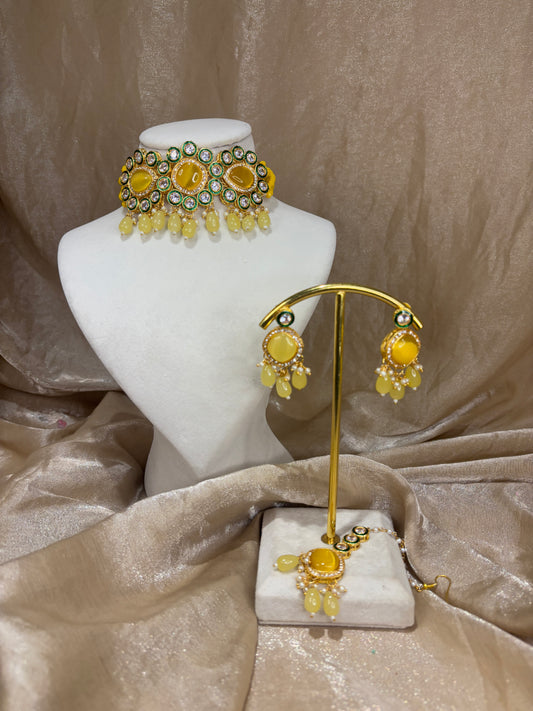 Yellow choker set