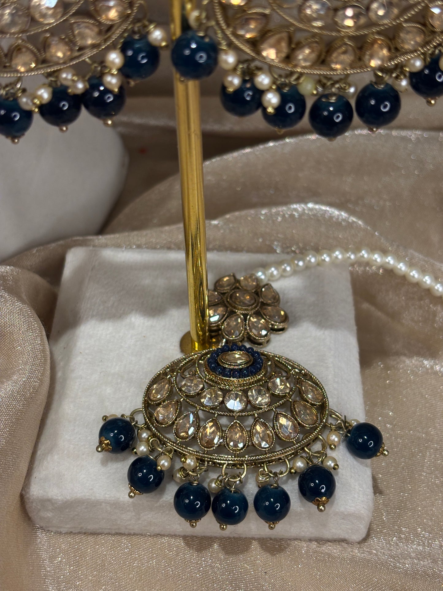 Navy blue necklace set