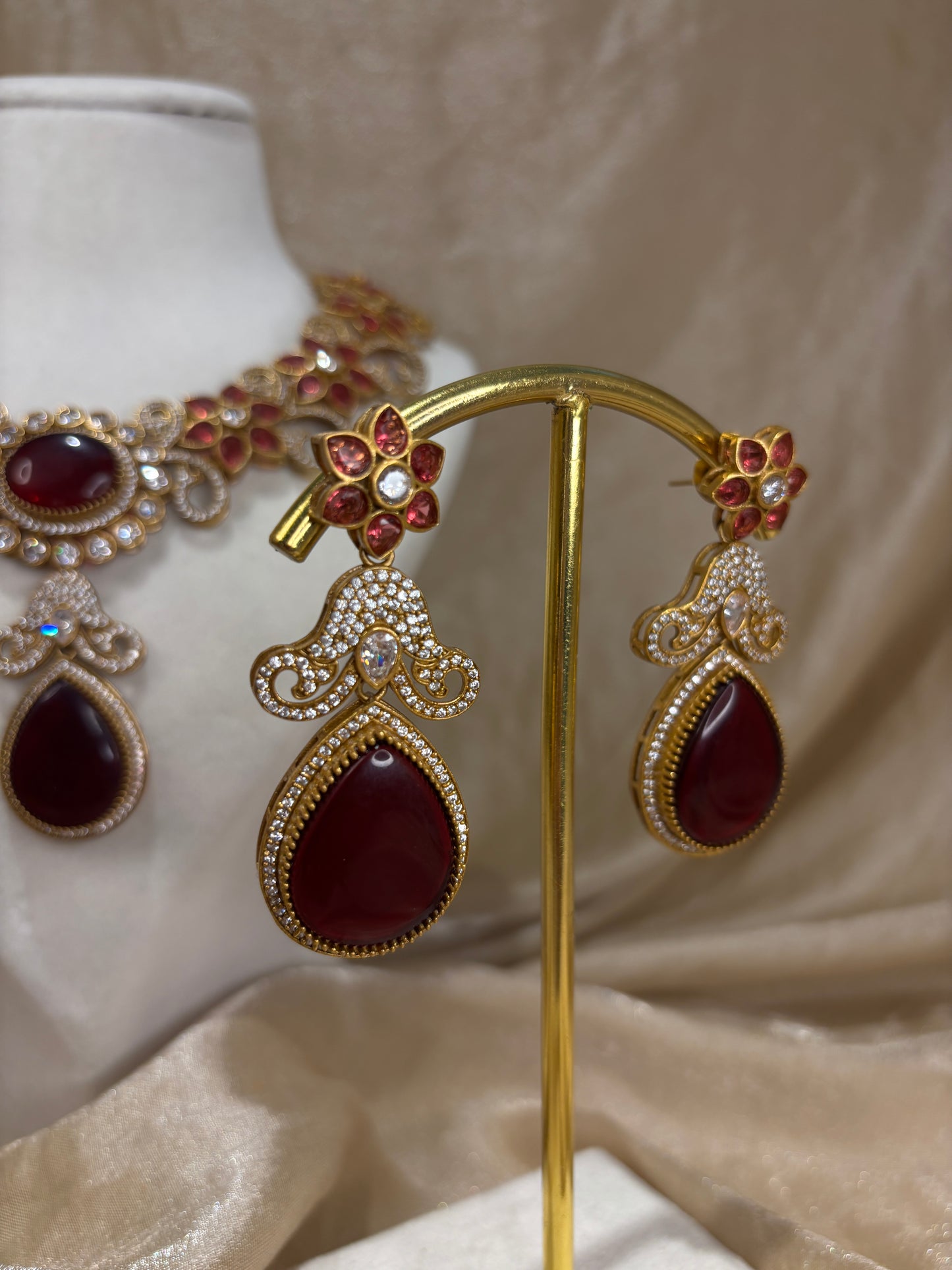 Maroon statement necklace set