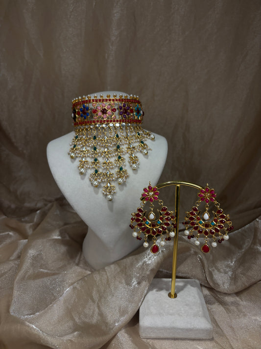 Red/multi-coloured choker set