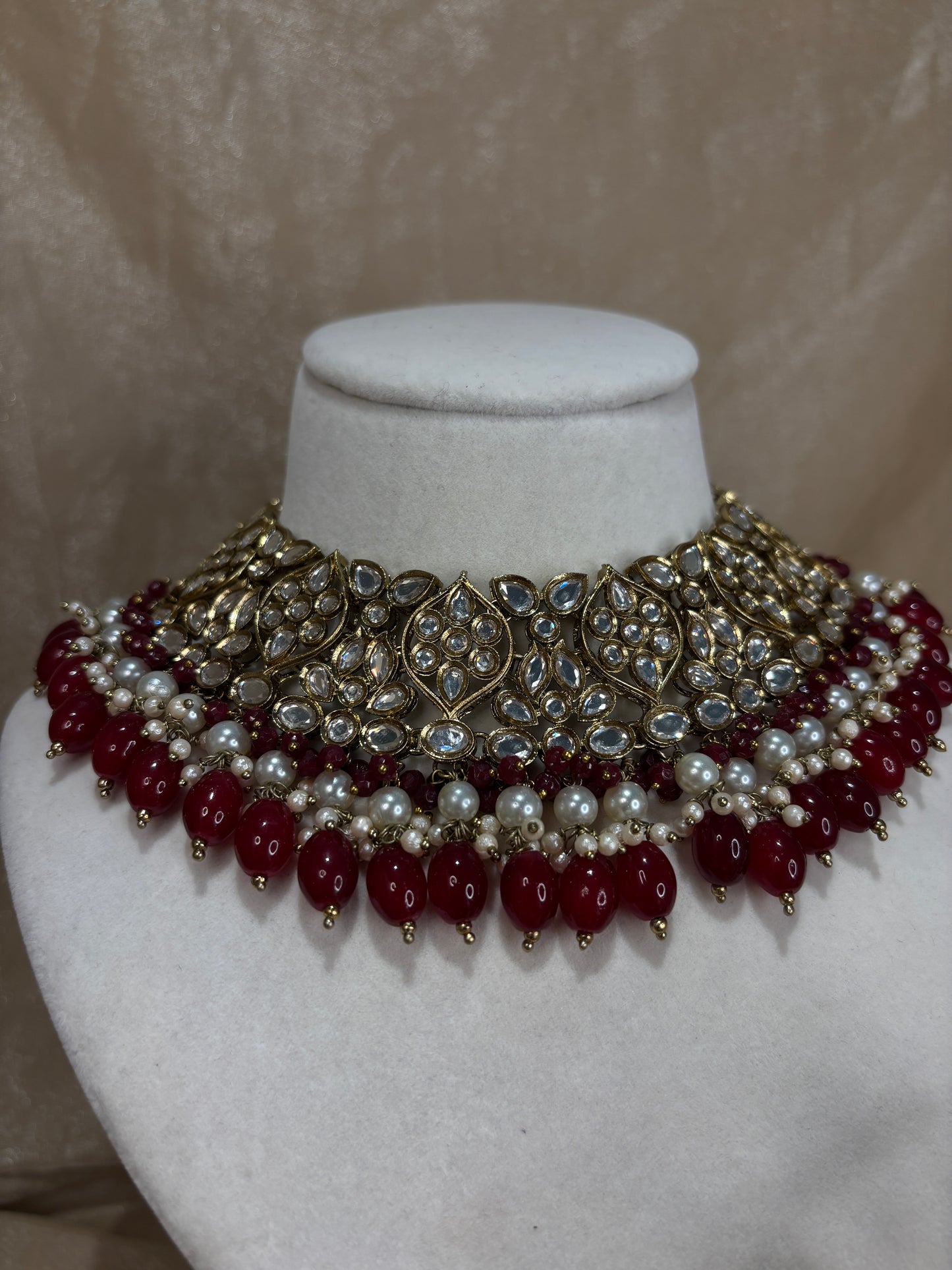 Red choker set