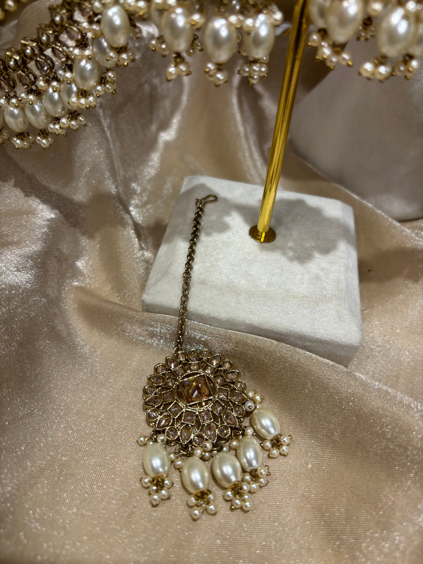 Gold necklace set