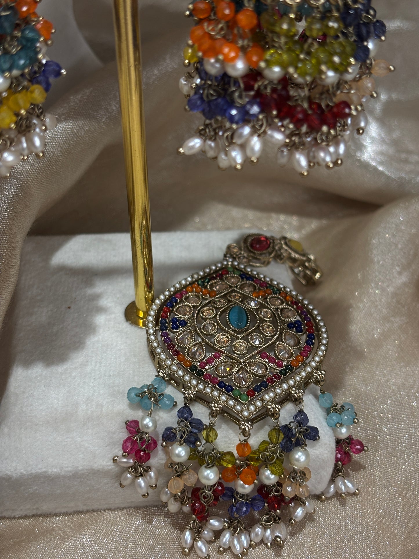 Heavy multi-colour necklace set