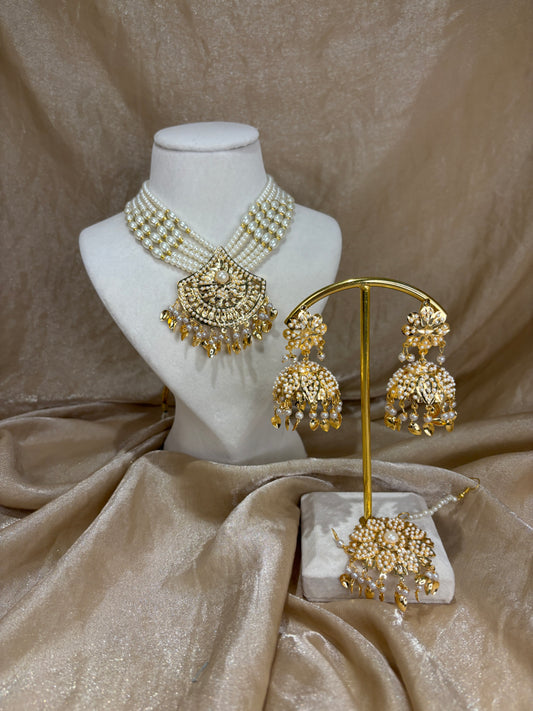 Gold jadau necklace set