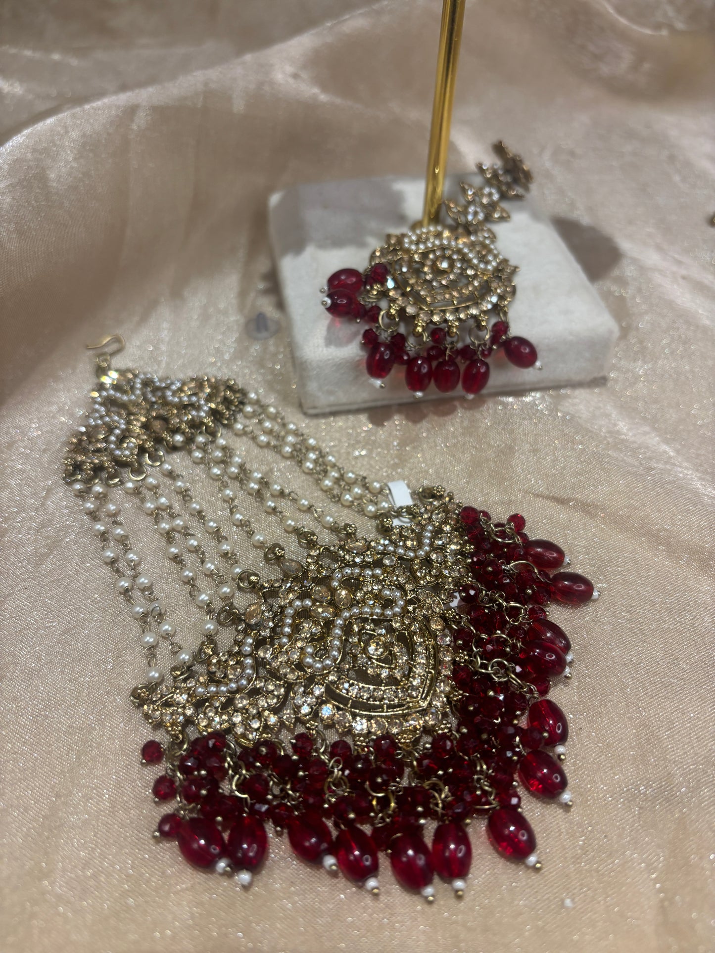 Maroon set