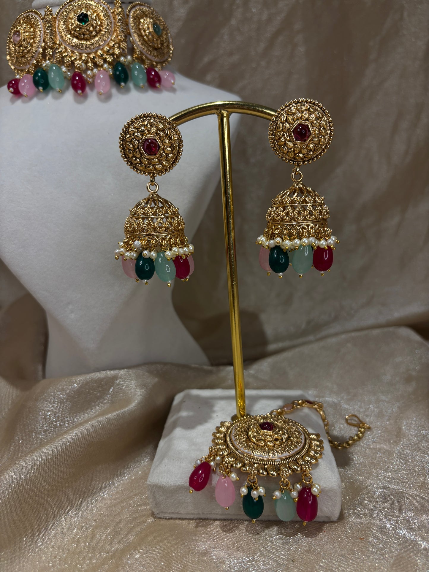 Multi-colour antique gold choker set