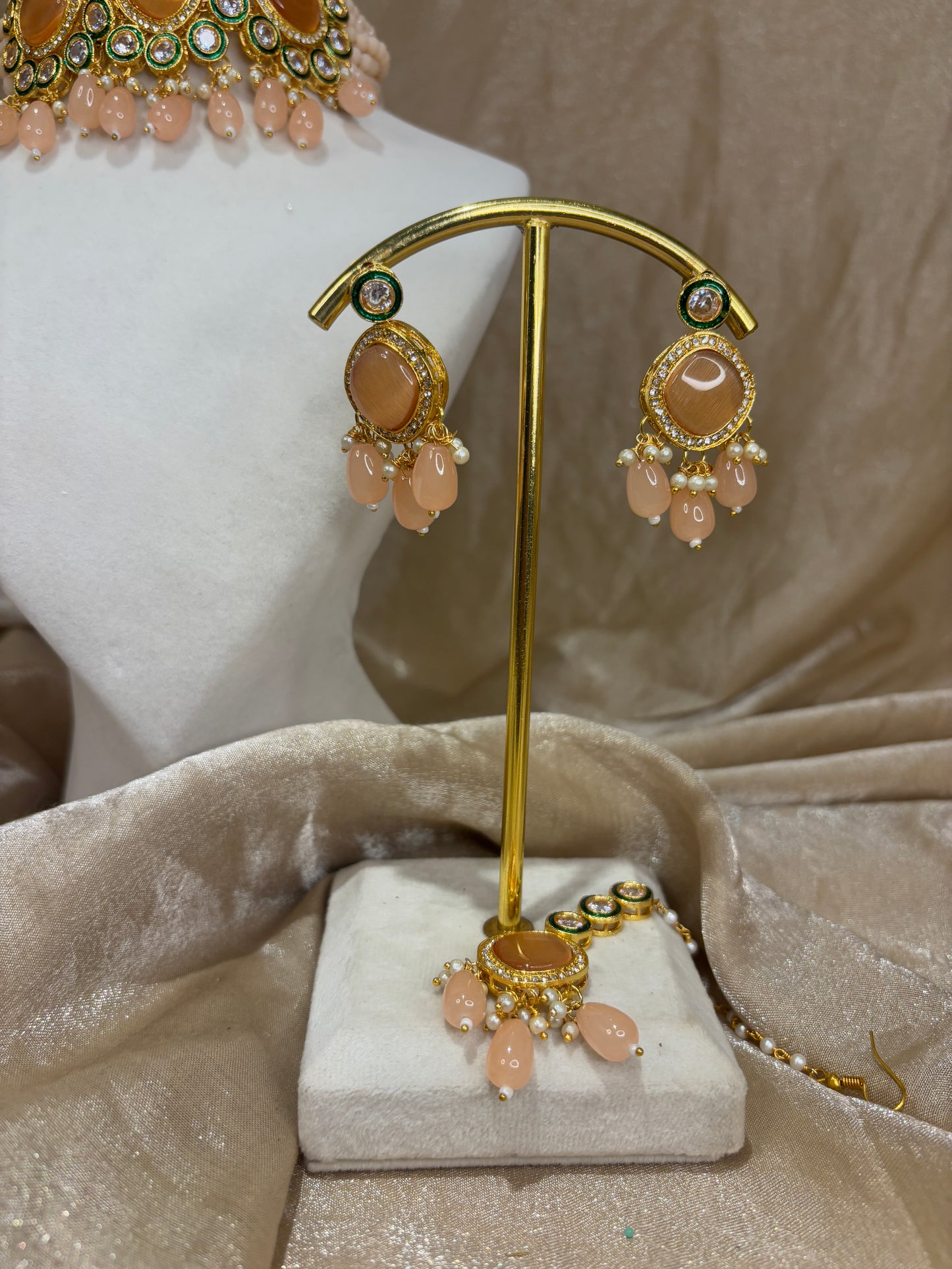 Peach choker set