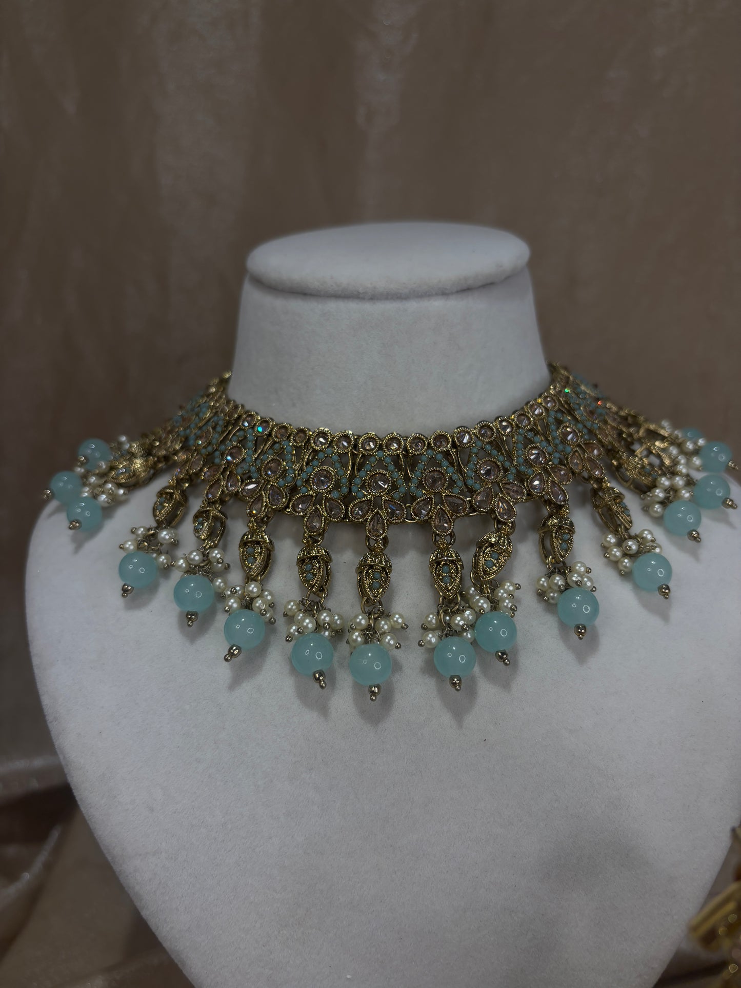 Baby blue necklace set