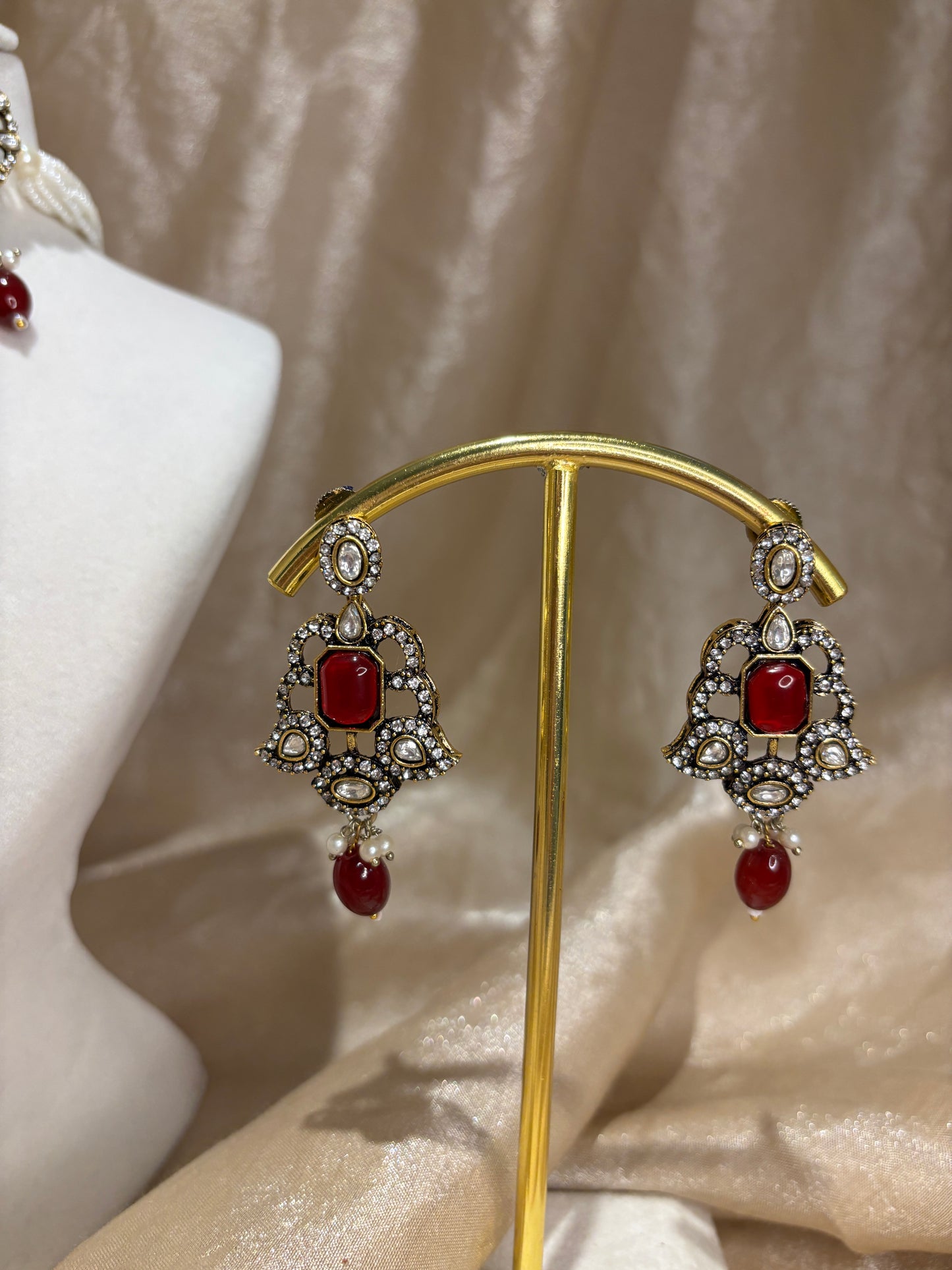 Maroon choker set