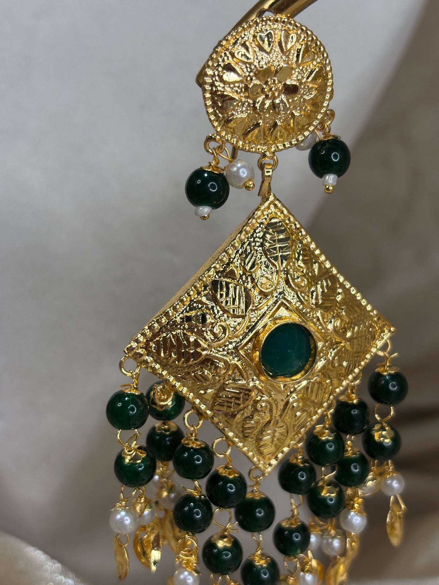 Emerald green jadau choker set