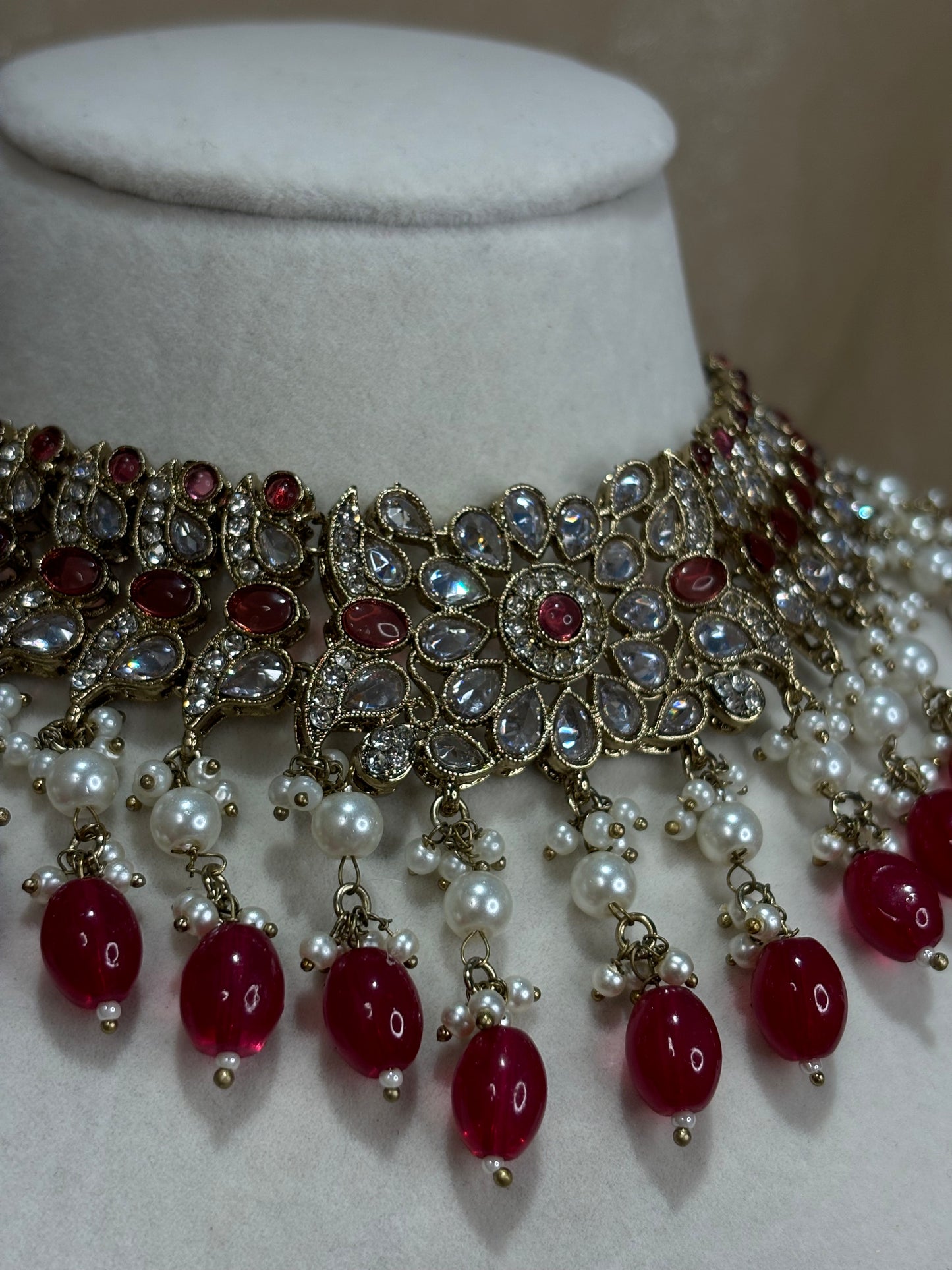 Red choker set