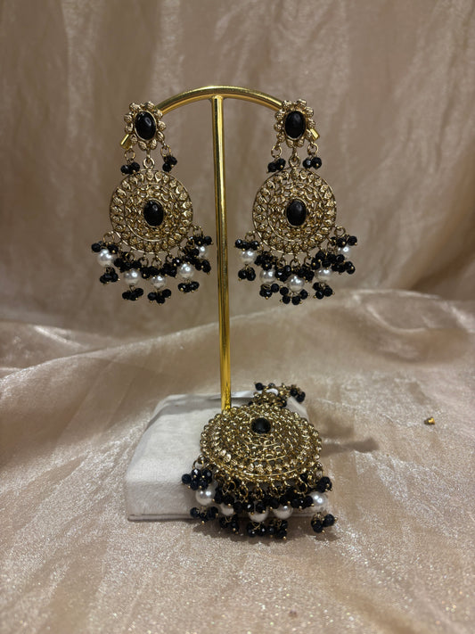 Black earring/tikka set