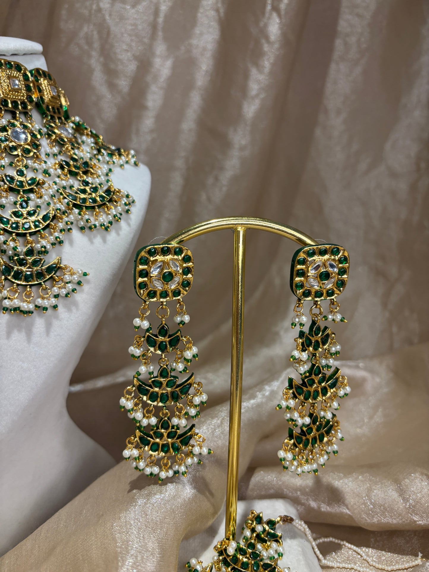 Emerald green choker set