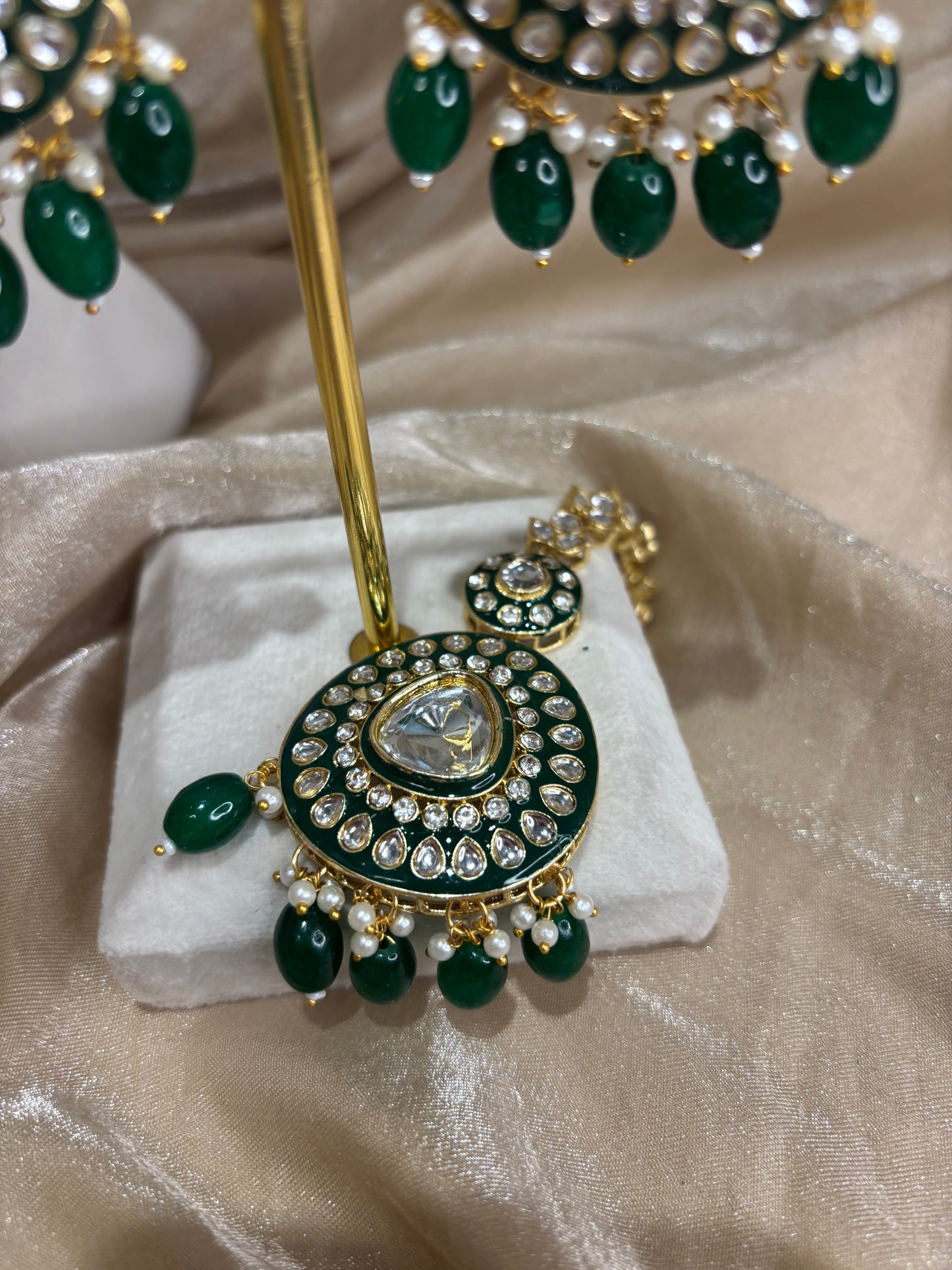 Emerald green kundan necklace set