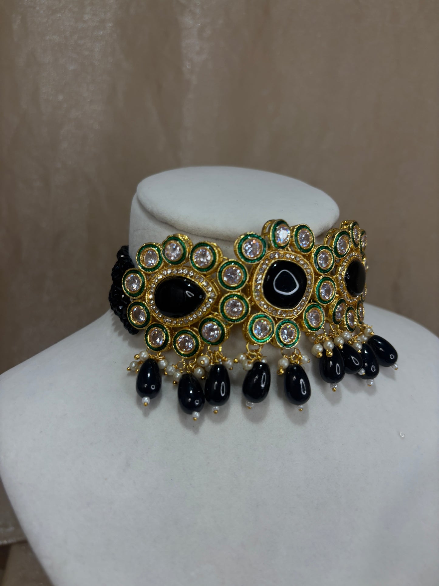 Black flower choker set
