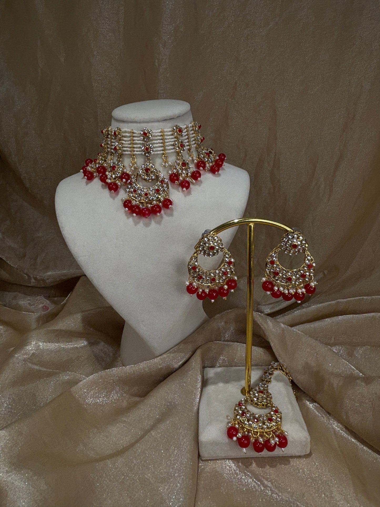 Red choker set