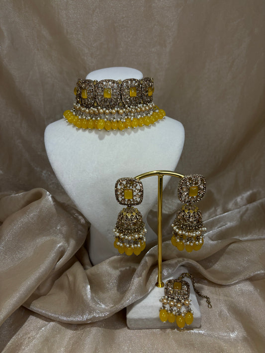 Yellow choker set