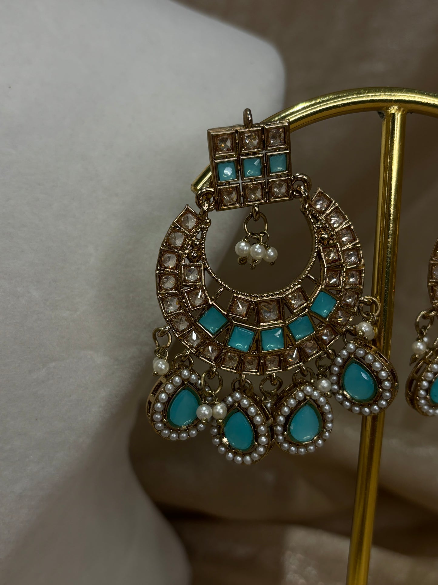 Light blue choker set