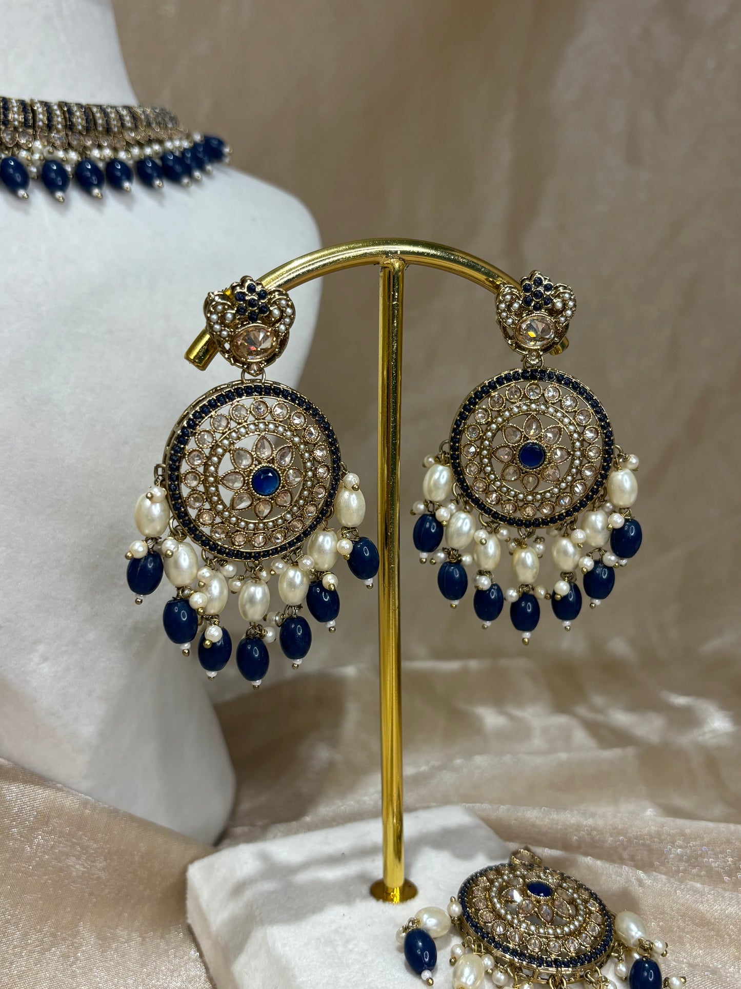 Royal blue necklace set