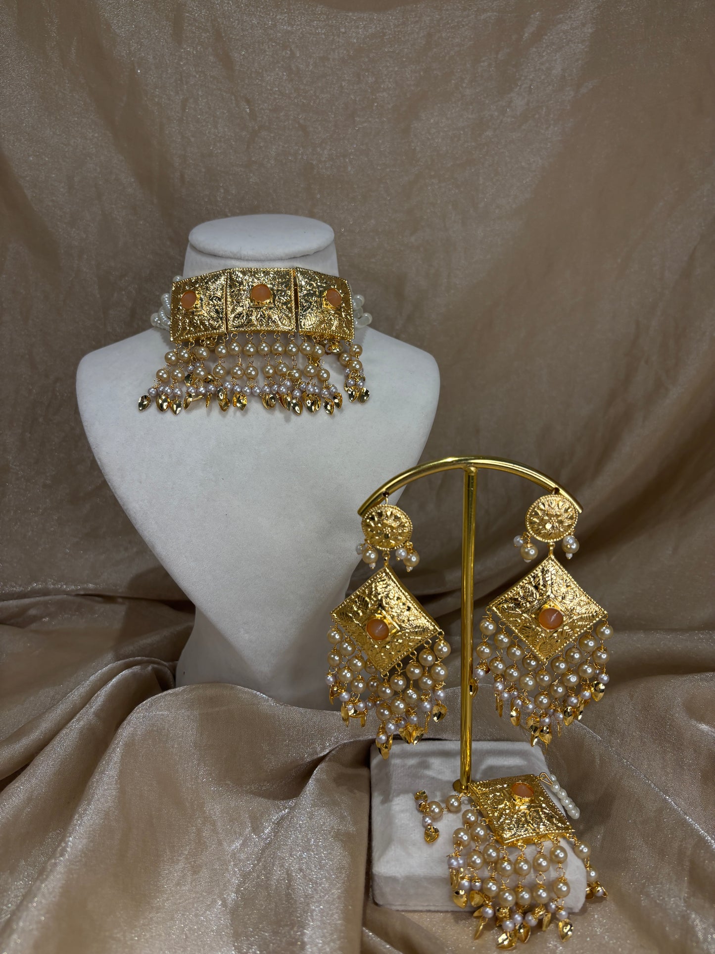 Light orange jadau choker set