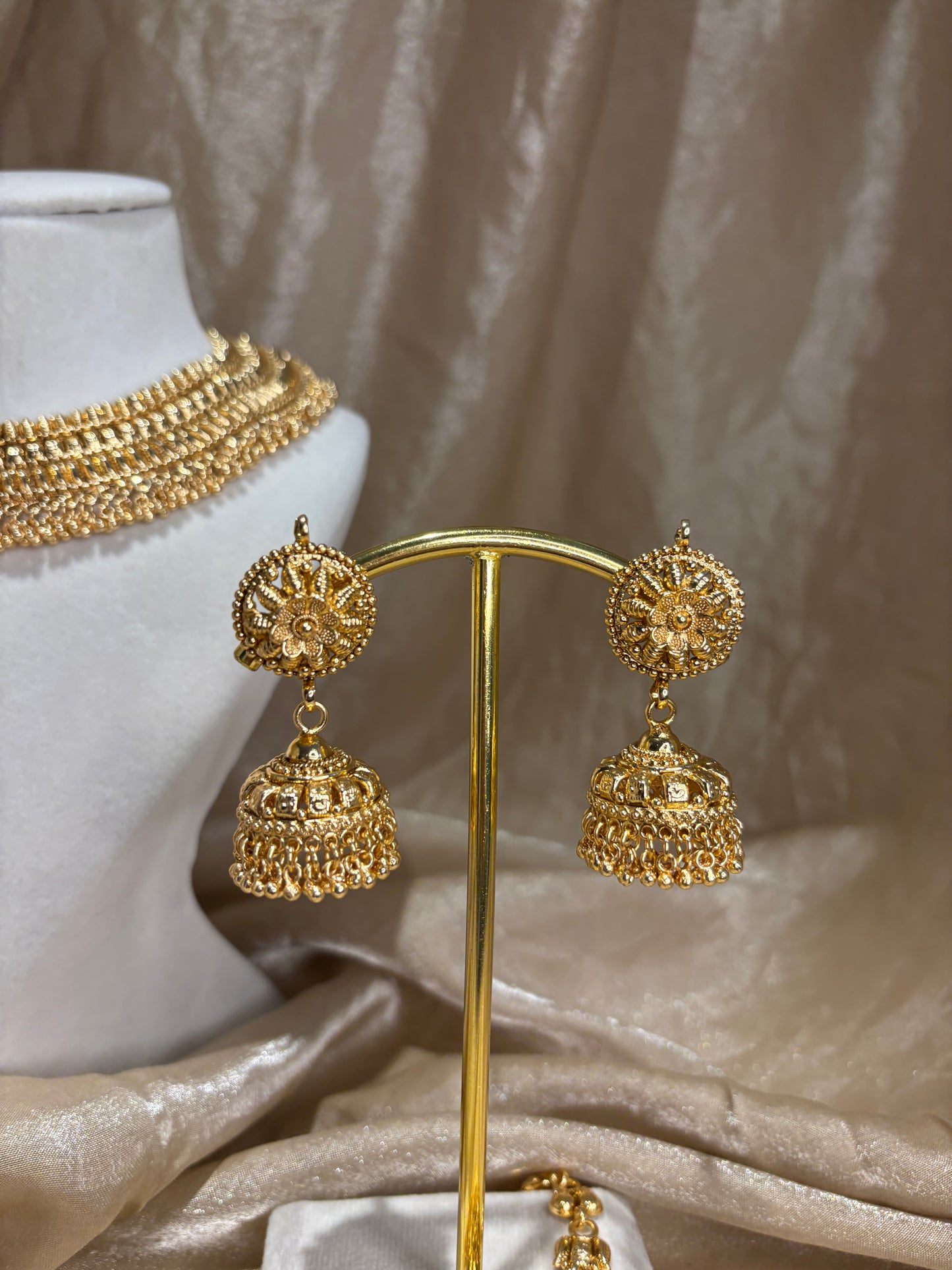 Gold-look necklace set