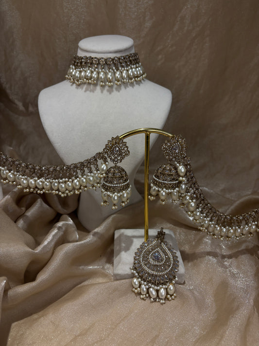 white/gold choker set